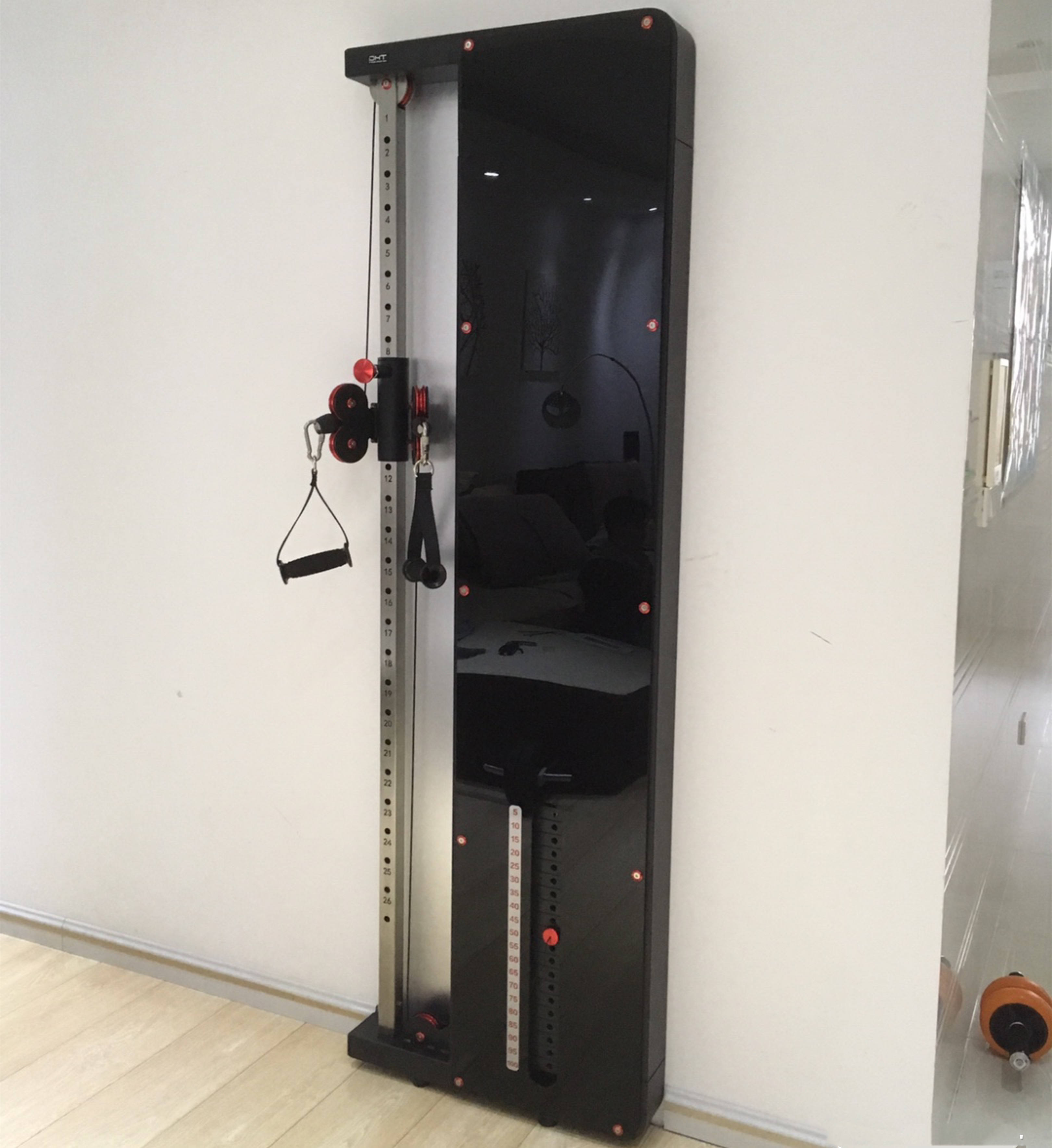 High Quality Home Gym Functional Fitness Equipment Space-Saving Single Wall Mounted Cable Machine for Home Exercises